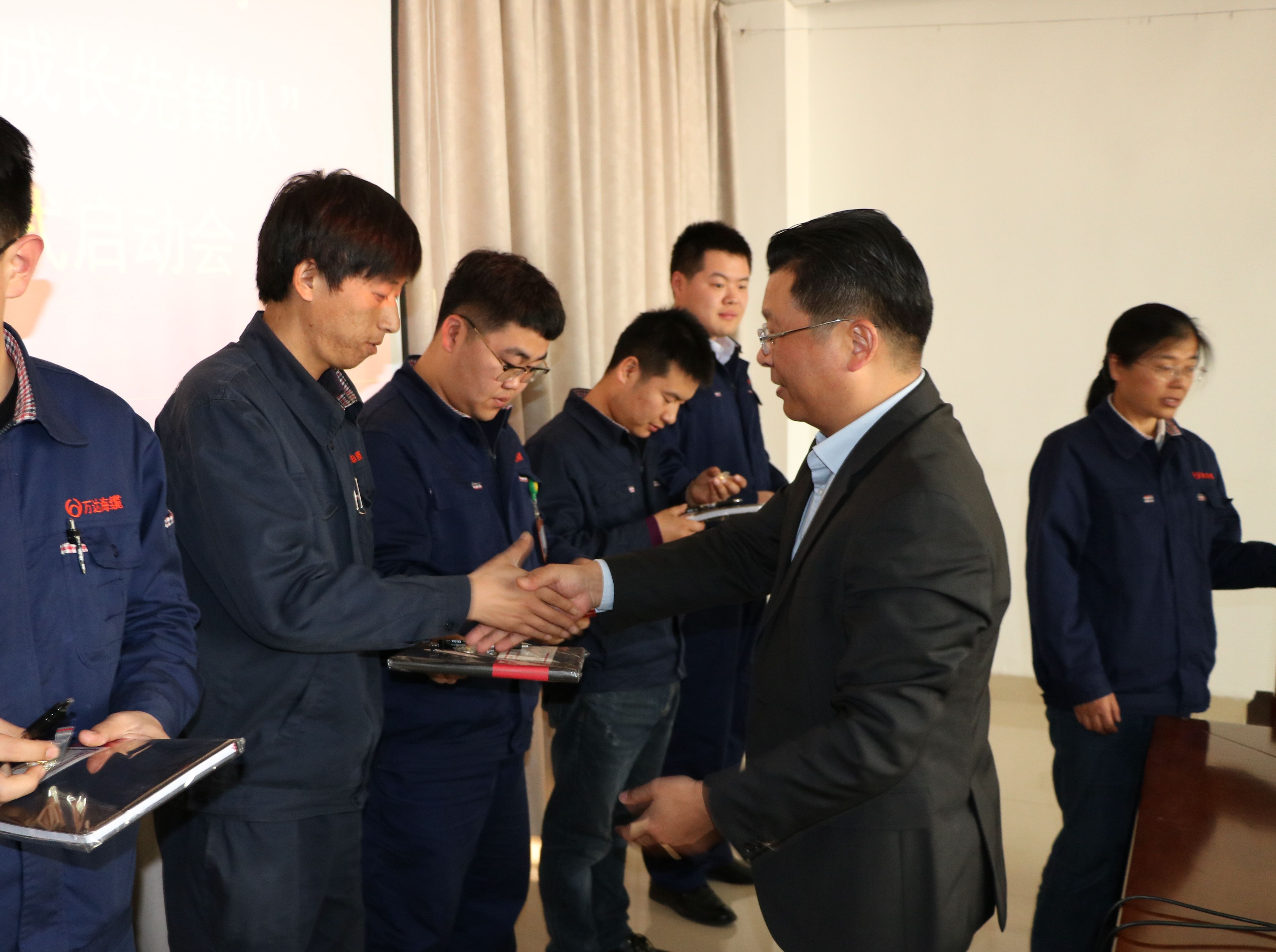 海缆公司：激扬青春 不负韶华 万达海缆公司组织召开“青年成长先锋队”启动会